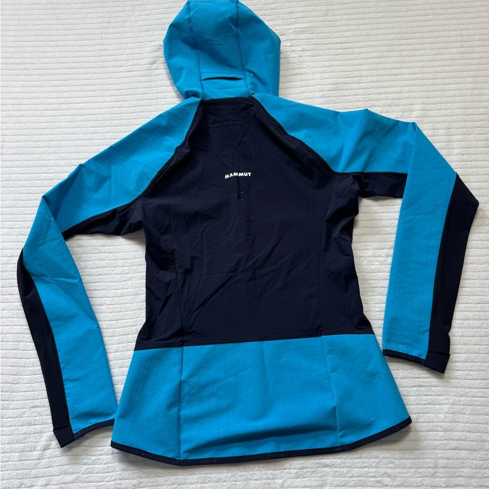 Mammut Women's Blue and Dark Blue Ski Jacket - Picture 16 of 16